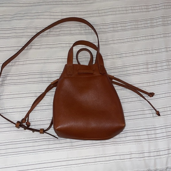 Madewell the Small Drawstring Transport Crossbody in English Saddle - Picture 3 of 5